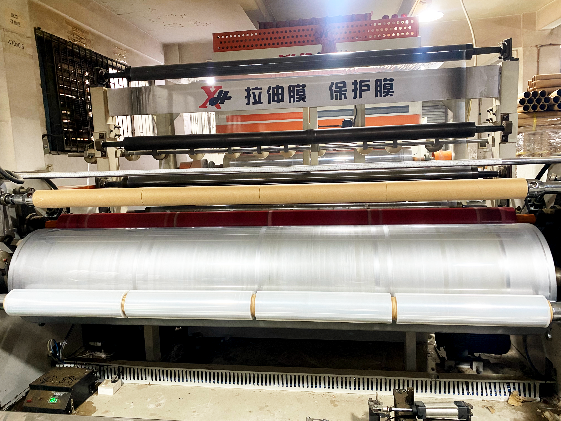 High transparency, strong toughness, self-adhesive stretch film